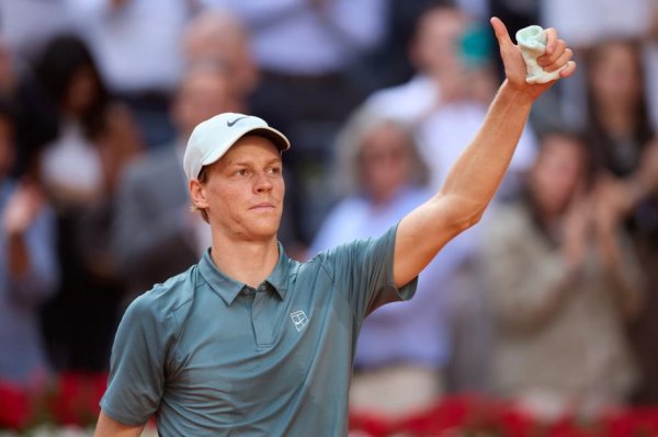 配资入门炒股 辛纳苦战三盘逆转邦齐 晋级马德里大师赛32强